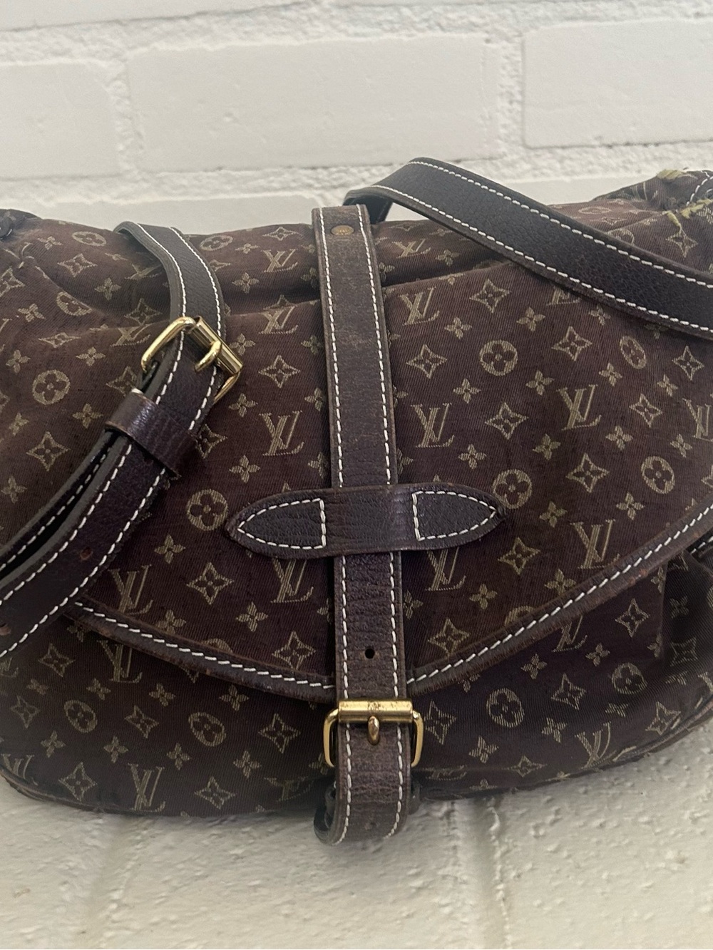 Louis Vuitton Ebene Saumur 25